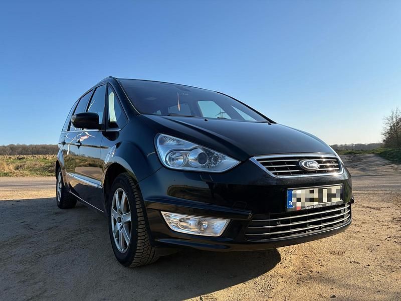 Schwarz Gebraucht 2015 Ford Galaxy Van / Kleinbus | 9.700 € - Bild 1/4