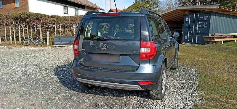 Gebraucht Skoda Yeti 105 PS (77 kW) 2016 Grau SUV