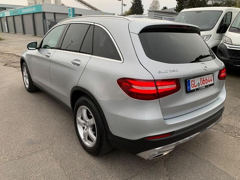 Gebraucht Mercedes GLC250 211 PS (155 kW) 2017 Silber SUV