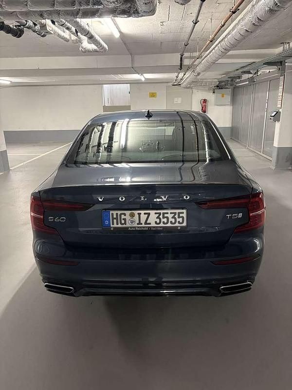 Gebraucht Volvo S60 249 PS (183 kW) 2019 Blau Limousine