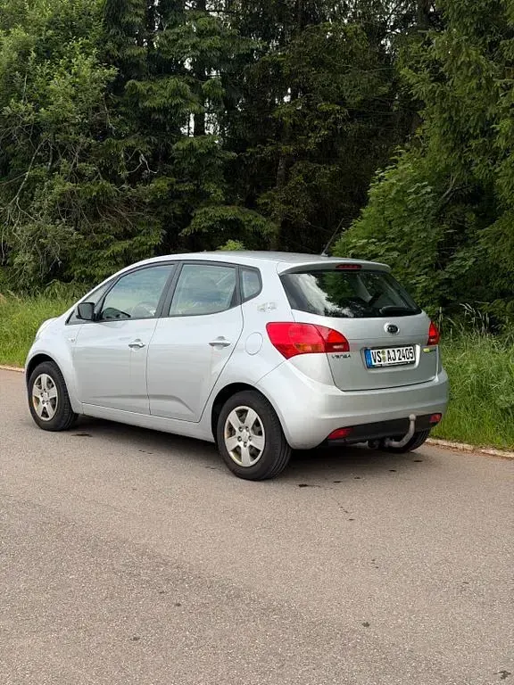 Gebraucht Kia Venga 90 PS (66 kW) 2012 Silber Kleinwagen