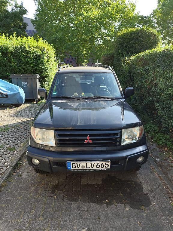 Schwarz Gebraucht 2002 Mitsubishi Pajero SUV | 4.050 € (Fairer Preis) - Bild 1/4