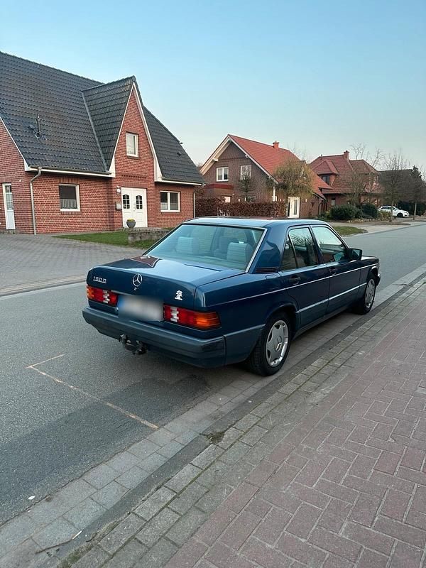 Gebraucht Mercedes 190 75 PS (55 kW) 1992 Blau Limousine