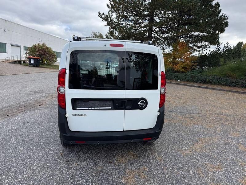 Gebraucht Opel Combo Selection 95 PS (69 kW) 2017 Weiß Van / Kleinbus