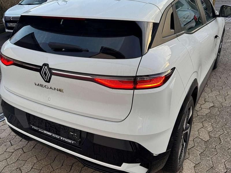 Usado Renault Megane E-Tech Equilibre 96 kW (131 CV) 2023 Blanco Berlina