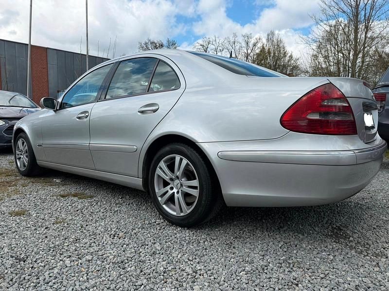 Second-hand Mercedes E200 122 CP (89 kW) 2004 Argintiu Berlinǎ