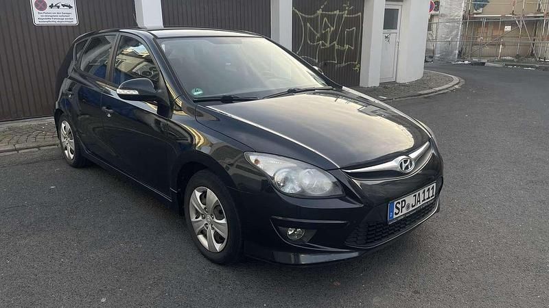 Schwarz Gebraucht 2011 Hyundai i30 Edition Kleinwagen | 2.700 € (Etwas zu teuer) - Bild 1/4
