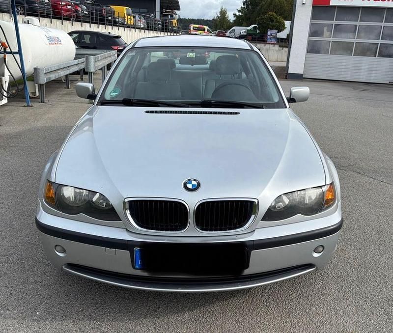 Silber Gebraucht 2003 BMW 318 Limousine | 1.650 € (Superpreis) - Bild 1/4