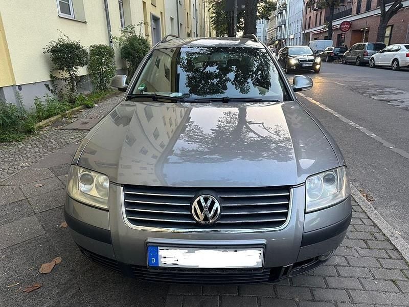 Grau Gebraucht 2004 VW Passat Trendline Kombi | 990 € (Guter Preis) - Bild 1/4