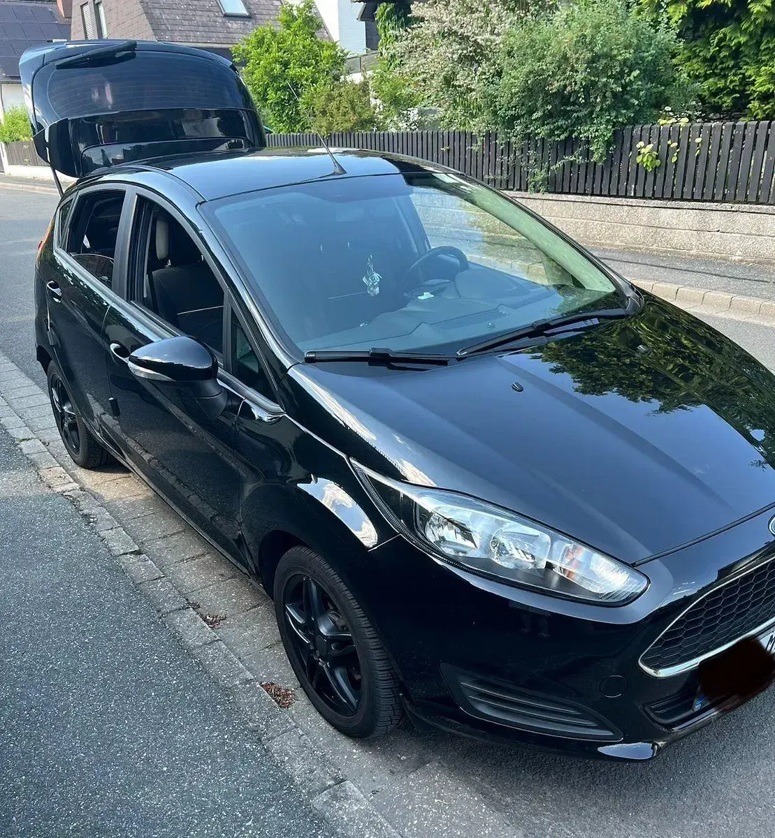 Gebraucht Ford Fiesta Trend 101 PS (74 kW) 2017 Schwarz Kleinwagen