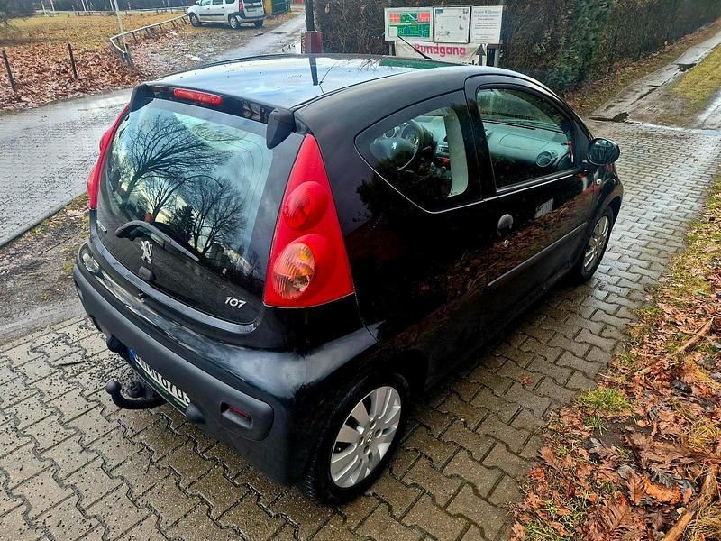 Gebraucht Peugeot 107 68 PS (50 kW) 2009 Schwarz Kleinwagen