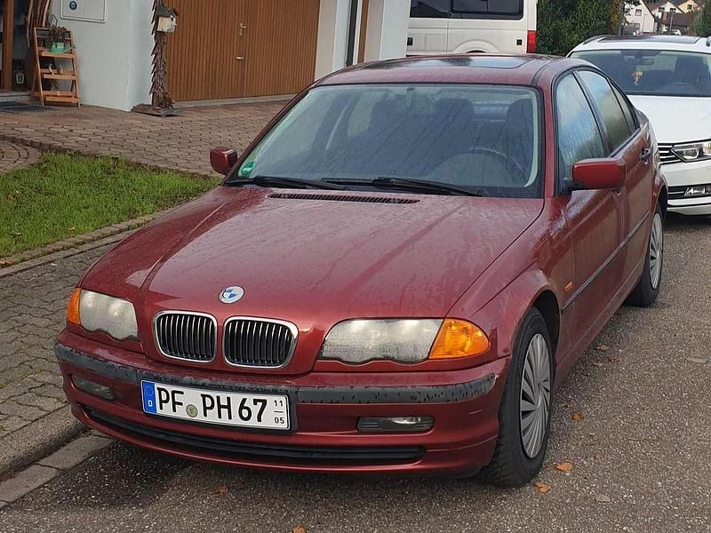 Gebraucht BMW 318 118 PS (86 kW) 1998 Rot Limousine