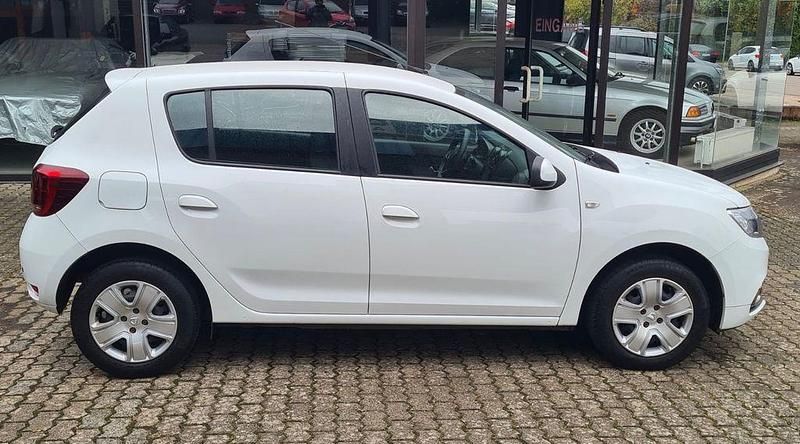 Gebraucht Dacia Sandero 73 PS (53 kW) 2018 Weiß Limousine