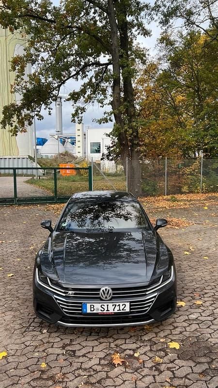 Grau Gebraucht 2018 VW Arteon R-line Limousine | 16.500 € (Superpreis) - Bild 1/4