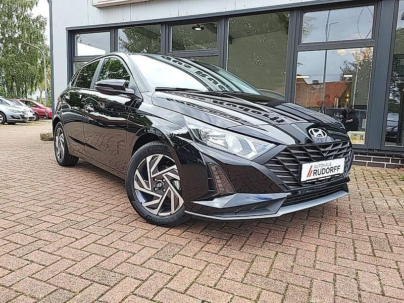 Schwarz Neu 2025 Hyundai i20 Limousine | 19.490 € (Fairer Preis) - Bild 1/4