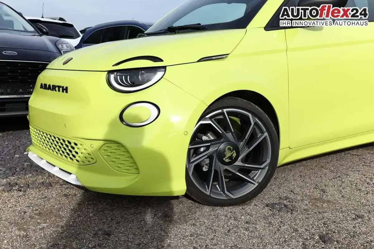 Neu Abarth 500e Turismo 114 kW (155 PS) 2025 Acid green Kleinwagen