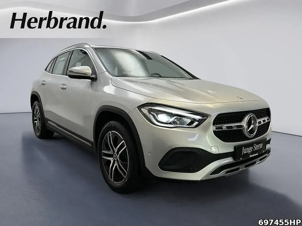 Gebraucht Mercedes GLA200 Progressive 163 PS (119 kW) 2022 Iridiumsilber metallic SUV