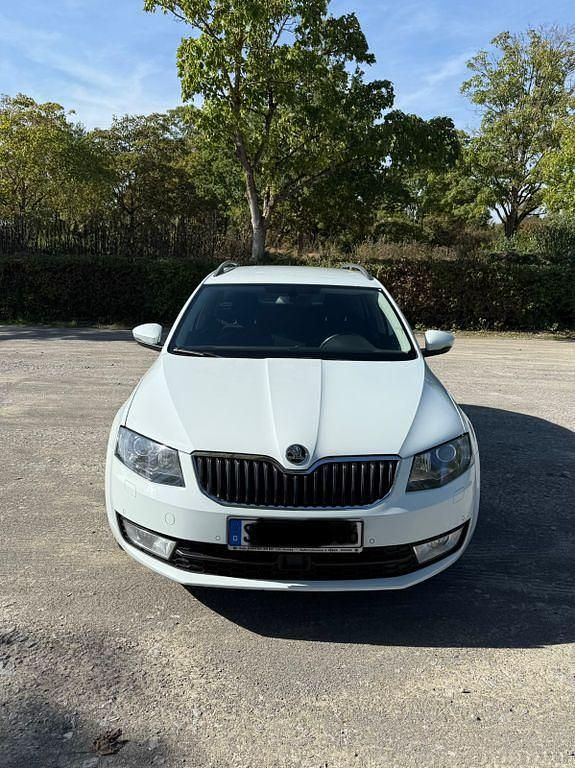 Weiß Gebraucht 2015 Skoda Octavia Kombi | 6.999 € (Fairer Preis) - Bild 1/4