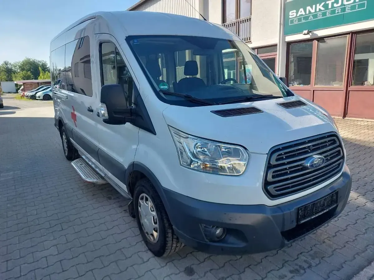 Gebraucht Ford Transit Trend 131 PS (96 kW) 2019 Frostweiß Van