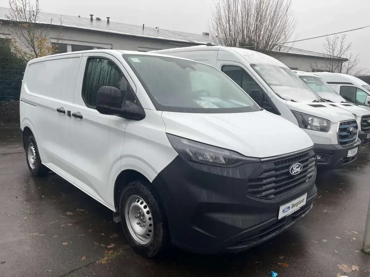 Gebraucht Ford Transit Custom Basis 136 PS (100 kW) 2024 Frozen white weiß Van