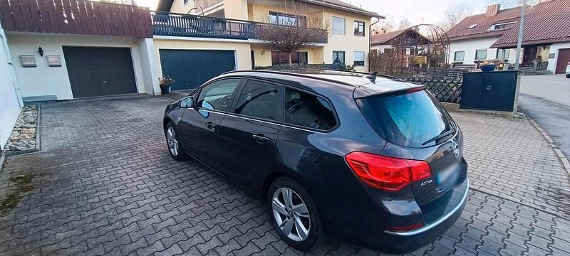 Gebraucht Opel Astra 136 PS (100 kW) 2015 Grau Kombi