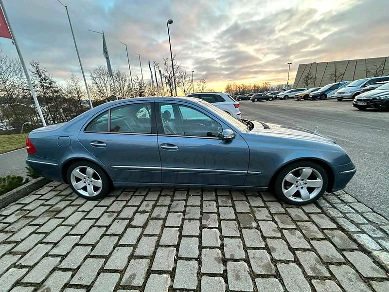 Gebraucht Mercedes E320 224 PS (164 kW) 2003 Blau Limousine