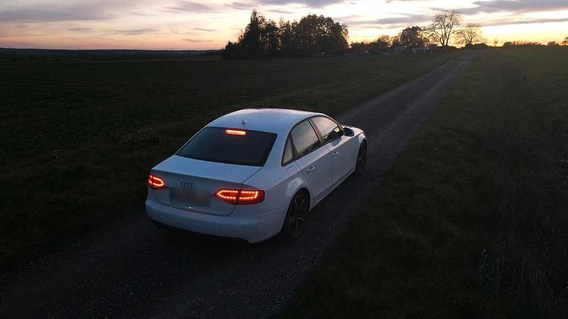 Gebraucht Audi A4 140 PS (102 kW) 2011 Weiß Limousine