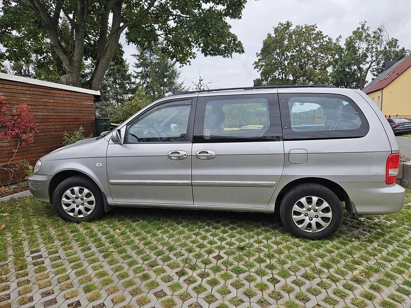 Silber Gebraucht 2006 Kia Carnival Van / Kleinbus | 3.200 € (Fairer Preis) - Bild 1/4