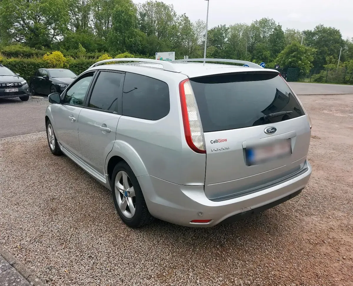 Gebraucht Ford Focus 90 PS (66 kW) 2010 Silber Kombi