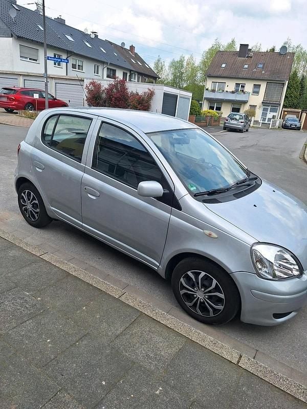Gebraucht Toyota Yaris 87 PS (63 kW) 2004 Silber Kleinwagen