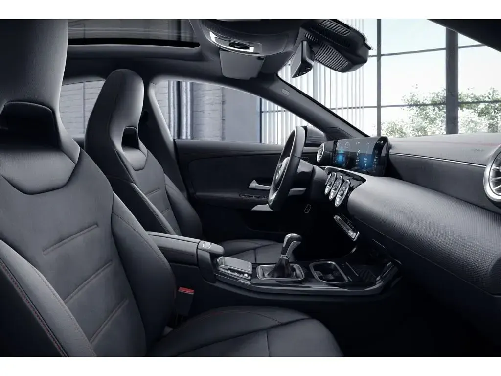 Gebraucht Mercedes CLA200 AMG 163 PS (119 kW) 2023 Weiß Coupé