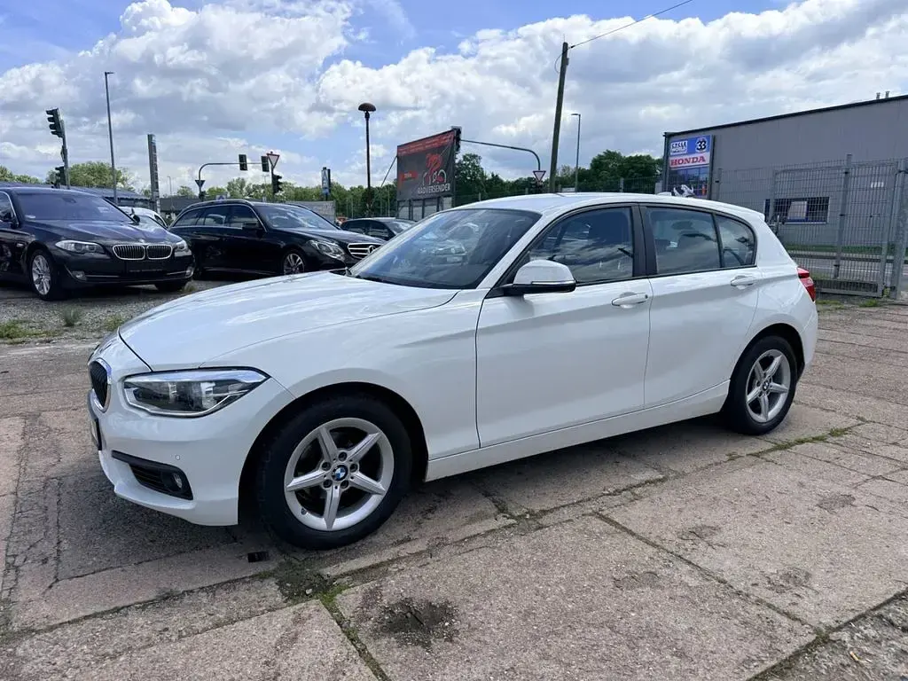 Gebraucht BMW 116 Advantage 116 PS (85 kW) 2016 Weiß Kleinwagen