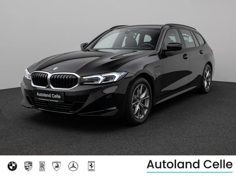 Schwarz 2668schwarz Gebraucht 2022 BMW 330e Sport Line Limousine | 34.999 € (Etwas zu teuer) - Bild 1/4