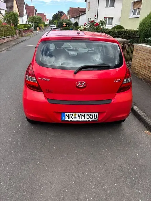 Gebraucht Hyundai i20 77 PS (56 kW) 2009 Rot Kleinwagen