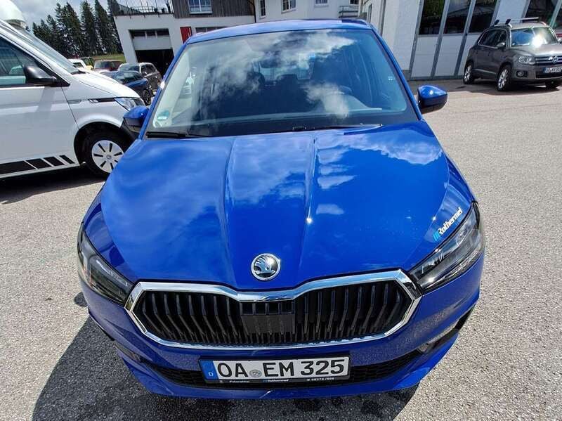 Energy blau Gebraucht 2024 Skoda Fabia Selection Kleinwagen | 19.500 € (Fairer Preis) - Bild 1/4