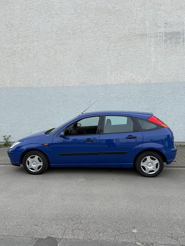 Usata Ford Focus 100 CV (73 kW) 2002 Blu Berlina