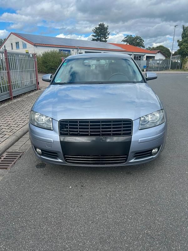 Silber Gebraucht 2004 Audi A3 Sportback Limousine | 2.490 € (Superpreis) - Bild 1/4