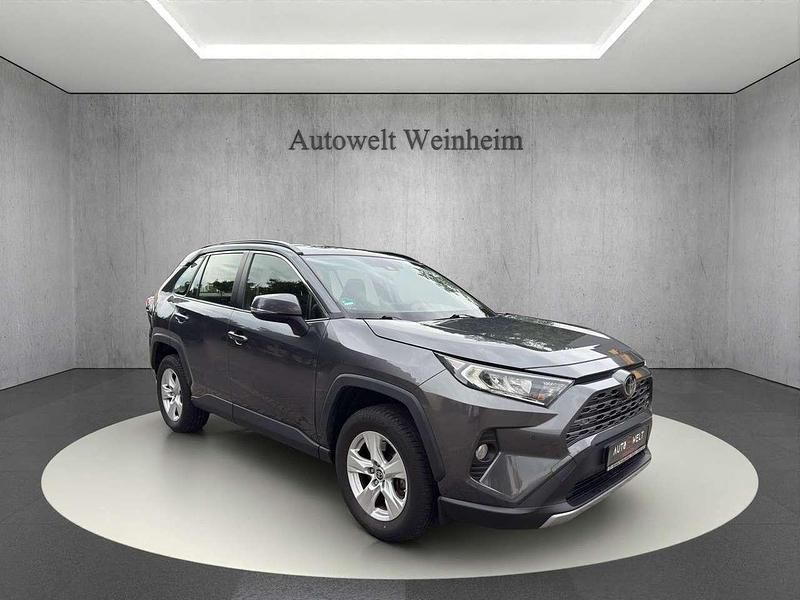 Magnetic grey Gebraucht 2020 Toyota RAV4 Comfort SUV | 24.999 € (Fairer Preis) - Bild 1/4
