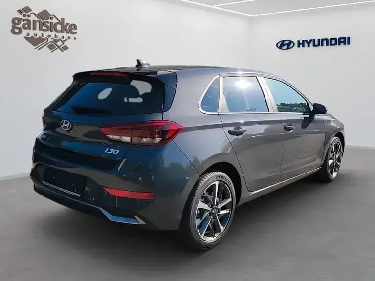 Neu Hyundai i30 Advantage 101 PS (74 kW) 2025 Grau Limousine