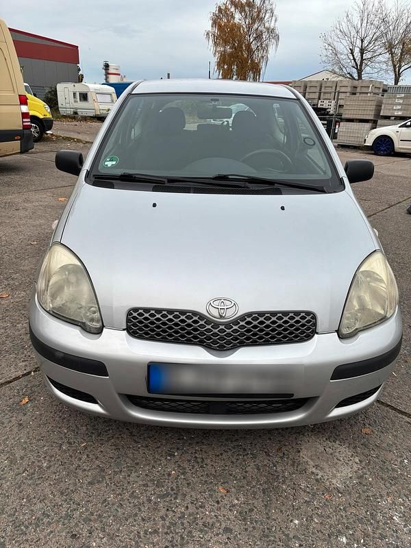 Silber Gebraucht 2005 Toyota Yaris Kleinwagen | 2.600 € (Fairer Preis) - Bild 1/4