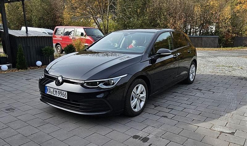 Schwarz Gebraucht 2020 VW Golf VII Life Limousine | 20.500 € (Etwas zu teuer) - Bild 1/4