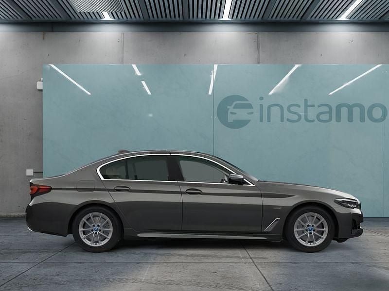Grau Gebraucht 2022 BMW 520 Limousine | 32.149 € (Guter Preis) - Bild 1/1