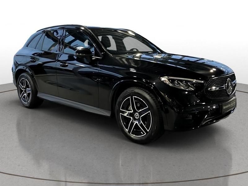 Gebraucht Mercedes GLC220 AMG line 197 PS (144 kW) 2025 Metalliclack obsidianschwarz SUV
