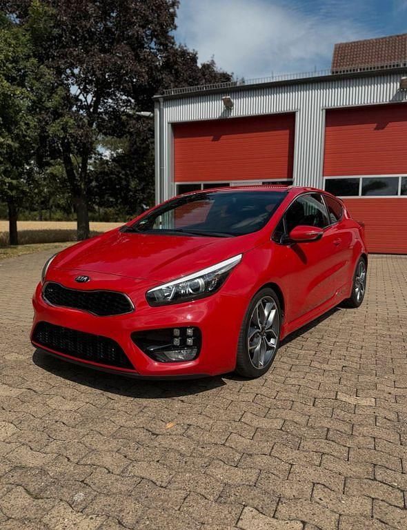 Rot Gebraucht 2016 Kia Ceed GT-Track Coupé | 11.600 € (Guter Preis) - Bild 1/4