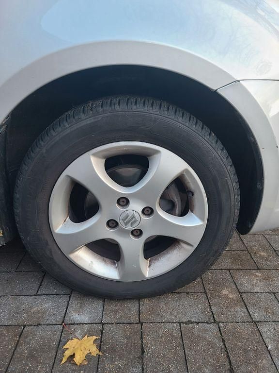 Grau Gebraucht 2008 Suzuki Swift Club Limousine | 700 € (Fairer Preis) - Bild 1/4