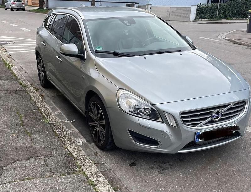 Silber Gebraucht 2011 Volvo V60 Ocean Race Kombi | 5.300 € (Fairer Preis) - Bild 1/4