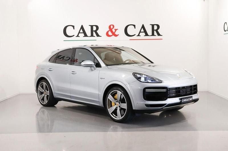 Grau Gebraucht 2021 Porsche Cayenne Coupe Turbo S E-Hybrid Coupé | 132.000 € - Bild 1/4