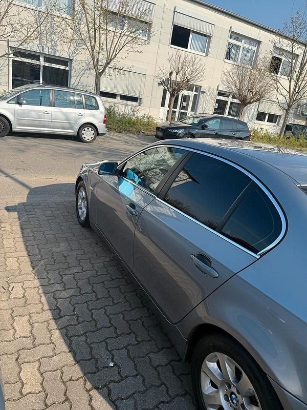Gebraucht BMW 523 177 PS (130 kW) 2005 Silber Limousine