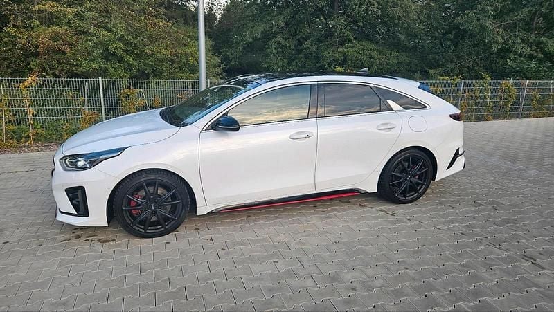 Weiß Gebraucht 2019 Kia ProCeed GT Kleinwagen | 18.999 € (Guter Preis) - Bild 1/4