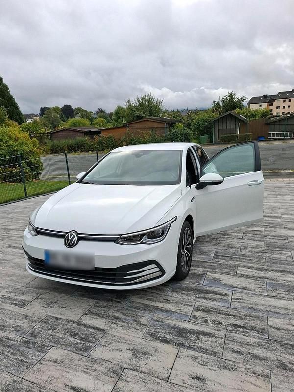 Weiß Gebraucht 2020 VW Golf VIII Style Limousine | 20.000 € (Superpreis) - Bild 1/4